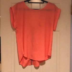 Peach blouse with zipper down back, flowy